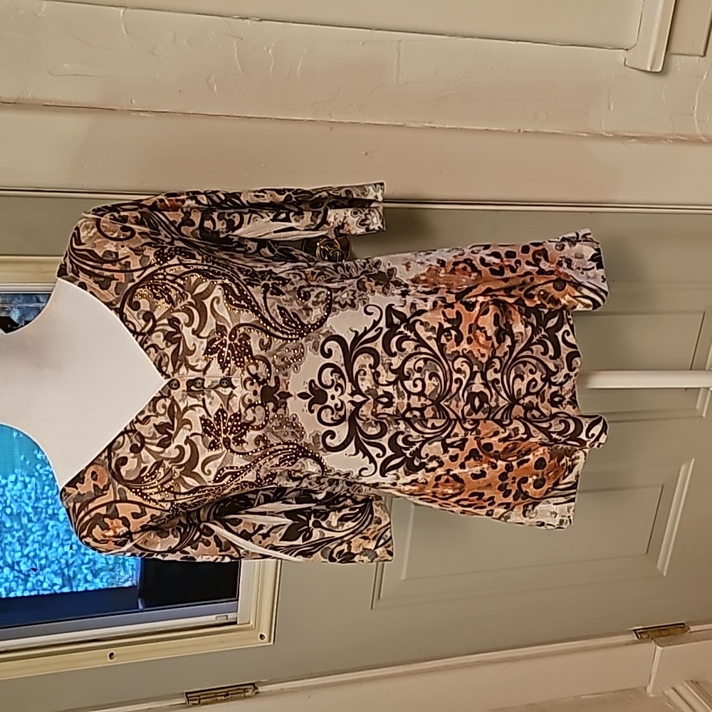 Apt 9 Womans size Medium with lots of embellishments!!